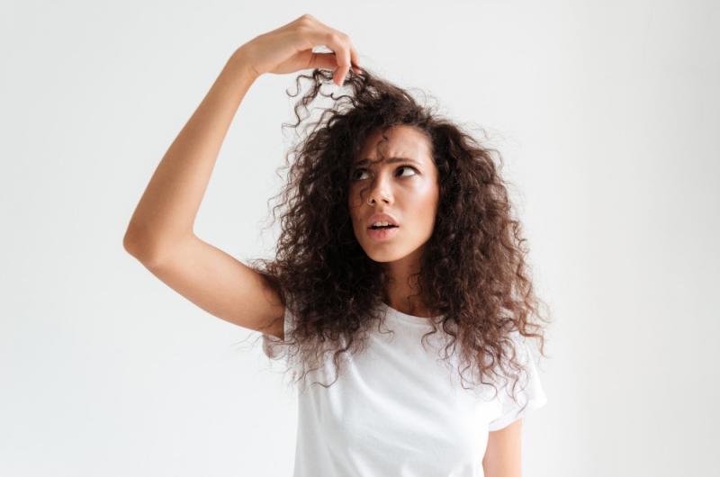 Saiba as principais causas da queda de cabelo